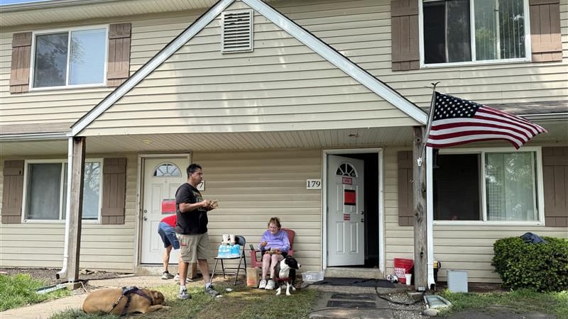 Families were still frantically packing as the eviction deadline approached in Aspen Place...