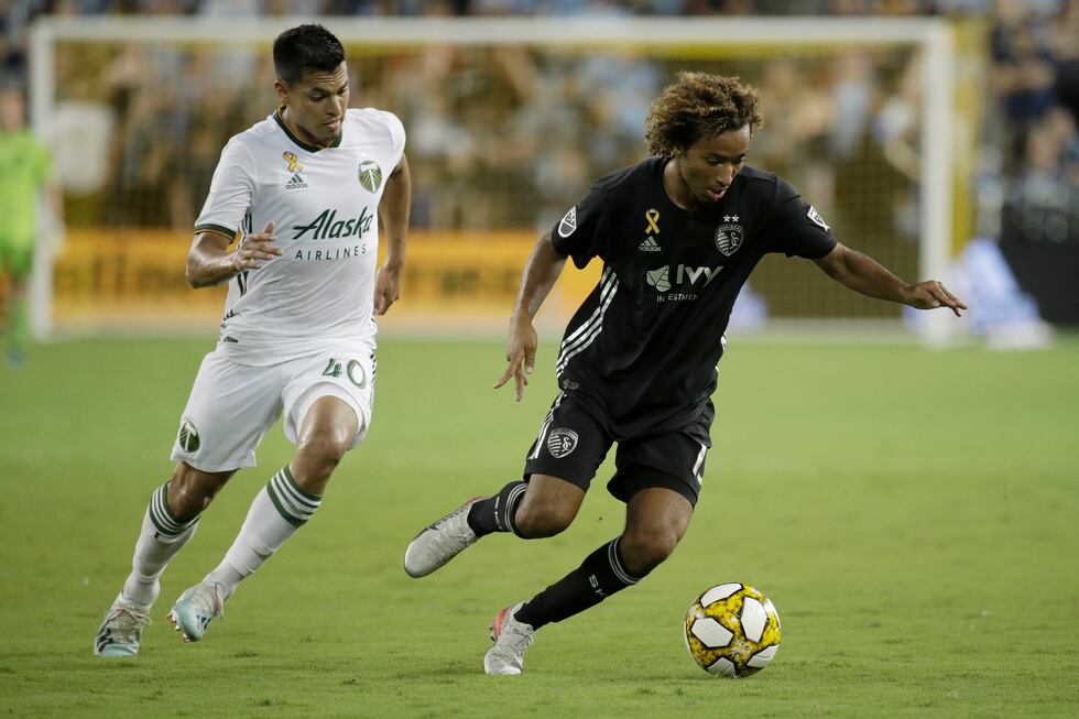 Portland Timbers midfielder Renzo Zambrano (40) and Sporting Kansas City midfielder Gianluca...